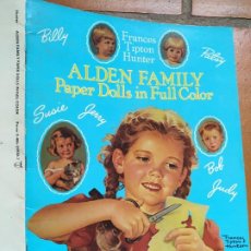 Coleccionismo Recortables: ALDEN FAMILY PAPER DOLLS UN FULL COLOR. DOVER 1989.NEW YORK. Lote 218488980