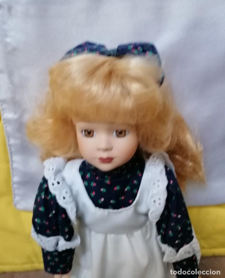 Coleccionismo recortables: Mu&ntilde;eca de porcelana de colecci&oacute;n - Foto 1