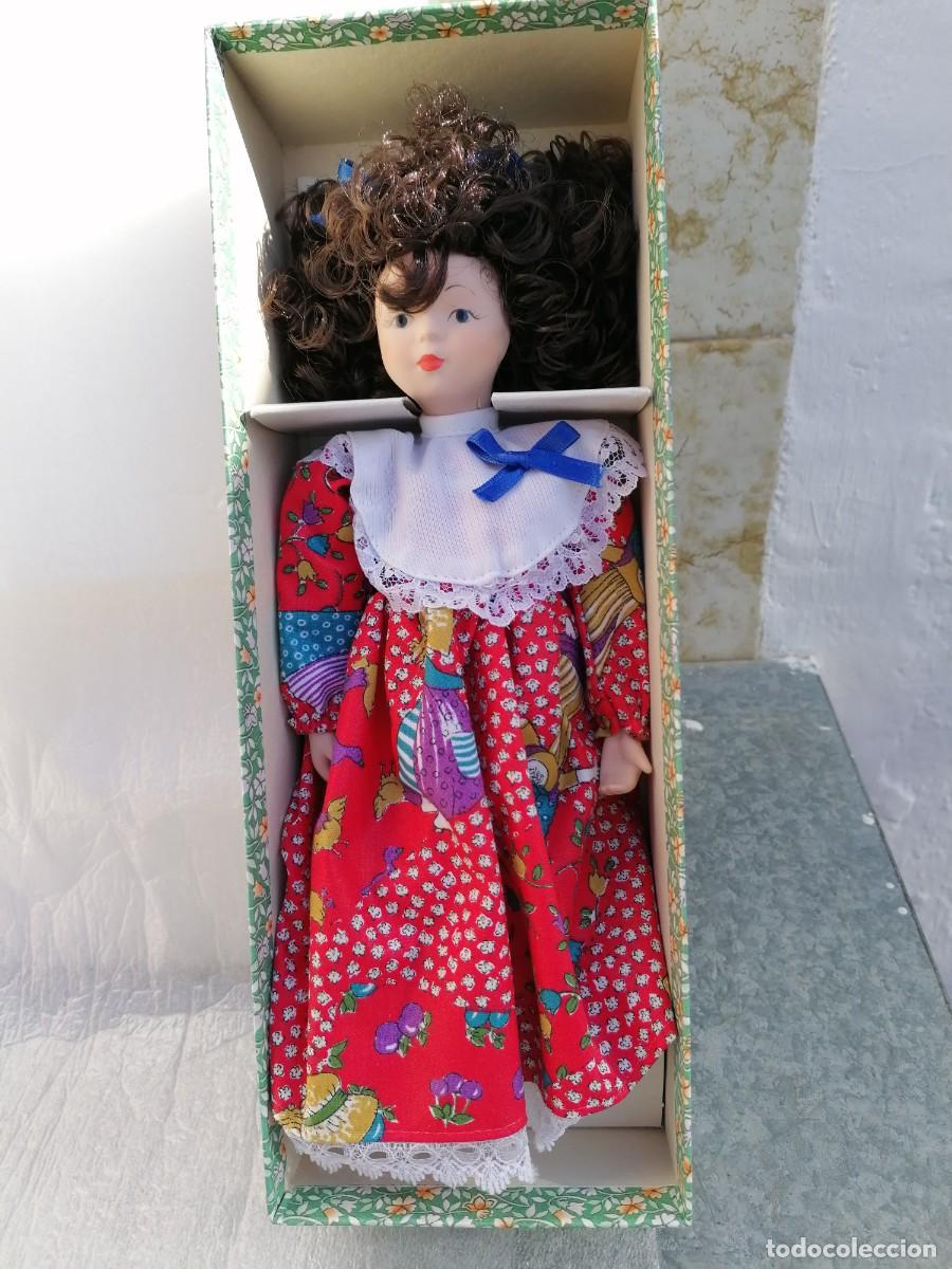 Collectables Paper Dolls: Mu&ntilde;eca de porcelana de colecci&oacute;n, Fanas