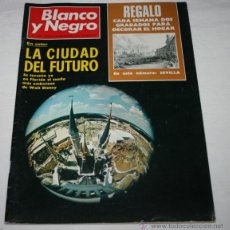 Coleccionismo de Revista Blanco y Negro: BLANCO Y NEGRO Nº 3099 25 SEPIEMBRE 1971, CONSTRUCCION DE WALT DISNEY, LAMINA CON GRABADO DE SEVILLA