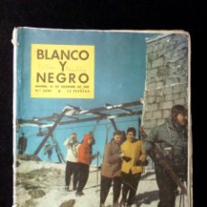 Coleccionismo de Revista Blanco y Negro: REVISTA BLANCO Y NEGRO, Nº 2380, AÑO 1957. IFNI, NAVACERRADA, NIXON, NAVIDAD, QUEVEDO.... Lote 110228799