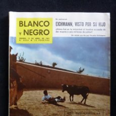 Coleccionismo de Revista Blanco y Negro: REVISTA BLANCO Y NEGRO. Nº 2554, 1961. EICHMANN VISTO POR SU HIJO, PRIMER HOMBRE QUE HA VUELTO DEL E. Lote 144131726