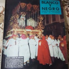 Coleccionismo de Revista Blanco y Negro: SEMANA SANTA EN MALAGA REVISTA BLANCO Y NEGRO AÑO 1958