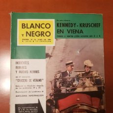 Coleccionismo de Revista Blanco y Negro: BLANCO Y NEGRO REVISTA Nº 2562 MADRID, 10 DE JUNIO 1961_RALLYE BRUSELAS-MADRID COCHES CLASICOS.. Lote 197304975
