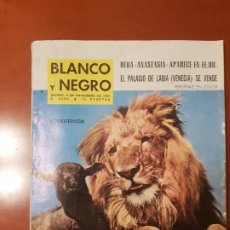 Coleccionismo de Revista Blanco y Negro: BLANCO Y NEGRO REVISTA Nº 2688 MADRID, 9 DE NOVIEMBRE 1963_EL PALACIO DE LIBIA SE VENDE.. Lote 202801745
