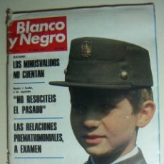 Coleccionismo de Revista Blanco y Negro: REVISTA BLANCO Y NEGRO N.º 3396, JUNIO 1977 - PRÍNCIPE FELIPE. Lote 213692752
