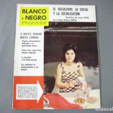 Coleccionismo de Revista Blanco y Negro: REVISTA BLANCO Y NEGRO Nº 2568. JULIO DE 1961. EL SOCIALISMO, LO SOCIAL Y LA SOCIALIZACIÓN. Lote 319985128
