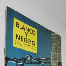Coleccionismo de Revista Blanco y Negro: REVISTA BLANCO Y NEGRO, Nº 2380 1957 DOMINGO EN NAVACERRADA. Lote 328932748