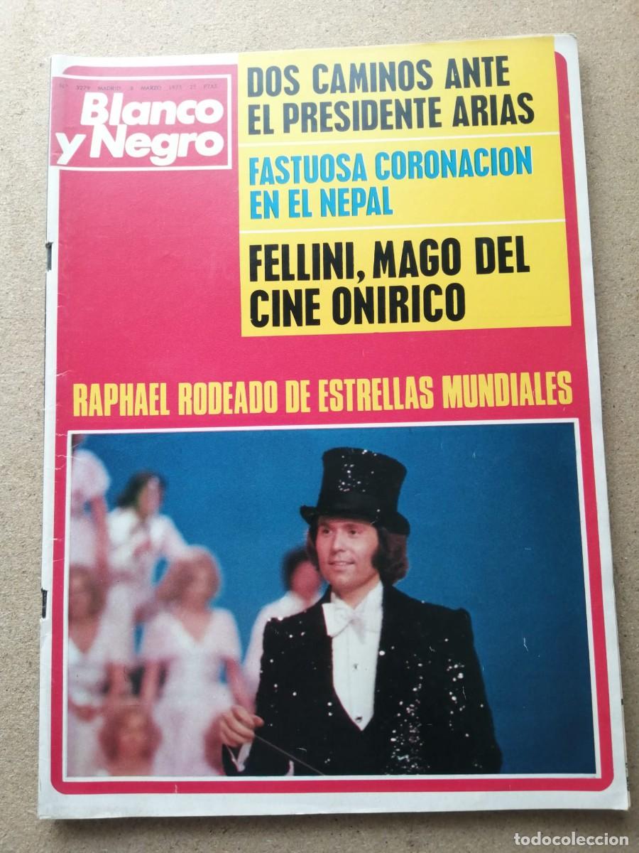 Coleccionismo de Revista Blanco y Negro: BLANCO Y NEGRO (NUMERO 3279) RAPHAEL RODEADO DE ESTRELLAS MUNDIALES - FELLINI MAESTRO DEL CINE