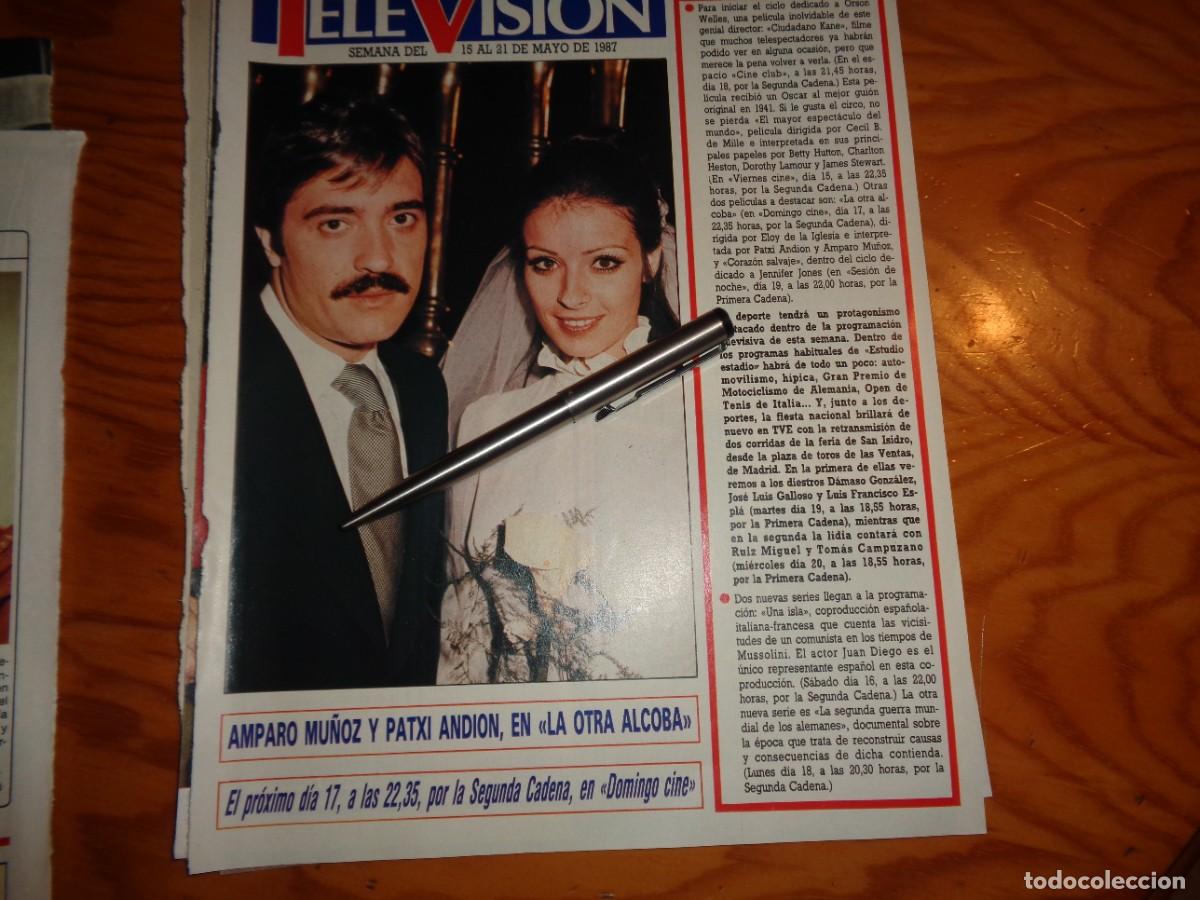 Coleccionismo de revista Diez Minutos: RECORTE : AMPARO MU&Ntilde;OZ Y PATXI ANDION, EN &rdquo;LA OTRA ALCOBA&rdquo;. DIEZ MINUTOS, MAYO 1987