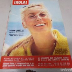 Coleccionismo de Revista Hola: HOLA CATHERINE DENEUVE SE MARCHA A NORTEAMERICA 1968 3 DE AGOSTO NUMERO 1249. Lote 216602446