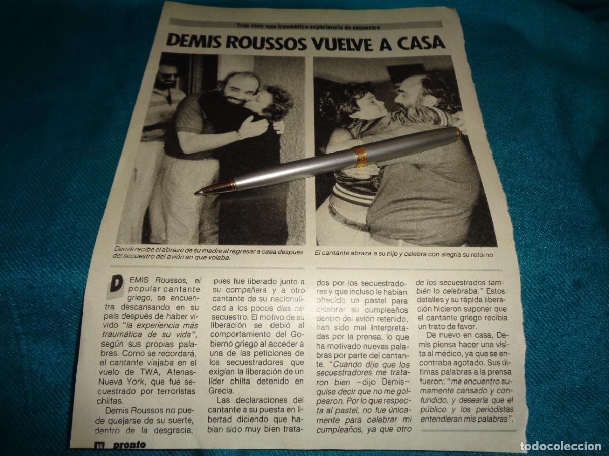 Coleccionismo de revista Pronto: RECORTE : DEMIS ROUSSOS, VUELVE A CASA DESPUES DEL SUSTO. PRONTO, JULIO 1985