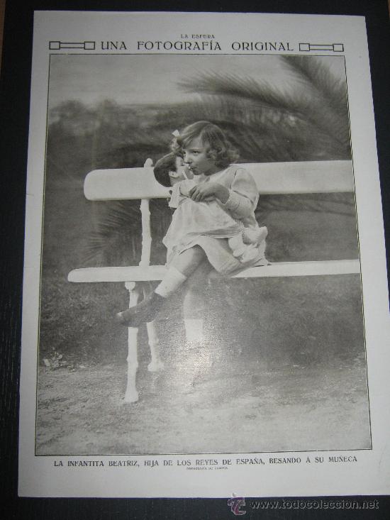 Collezionismo di Riviste e Giornali: RECORTE FOTOGRAFICO DE LA INFANTITA BEATRIZ HIJA DE LOS REYES DE ESPA&Ntilde;A (1915) BESANDO SU MU&Ntilde;ECA