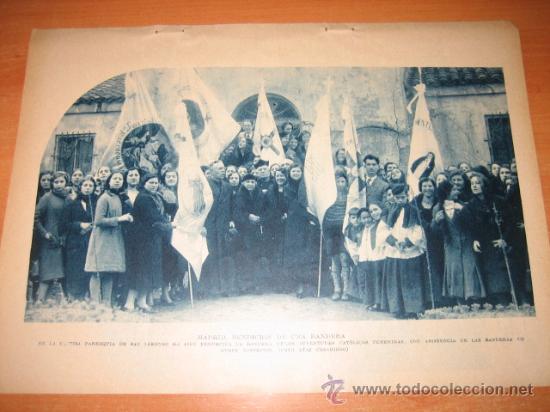 Collection Magazines and Newspapers: MADRID BENDICION DE UNA BANDERA LA  DE LAS JUVENTUDES CATOLICAS FEMENINAS  HOJA  DE REVISTA 1934