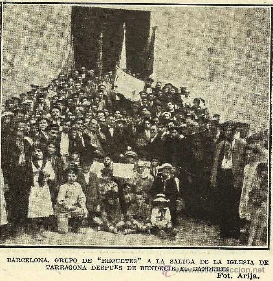 Coleccionismo de Revistas y Peri&oacute;dicos: Grupo de requet&eacute;s a la salida de la iglesia de Tarragona  - 1913