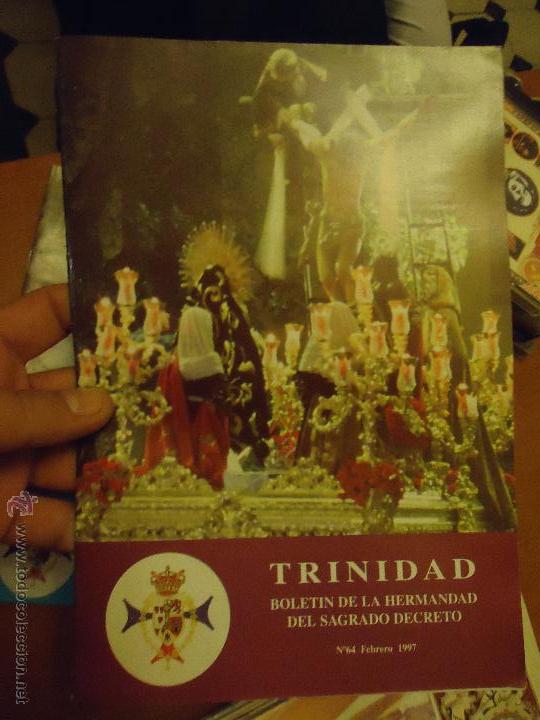 Coleccionismo de Revistas y Peri&oacute;dicos: REVISTA SEMANA SANTA - SEVILLA - BOLETIN HERMANDAD SAGRADO DECRETO VIRGEN DE LA TRINIDAD 64 - 1997