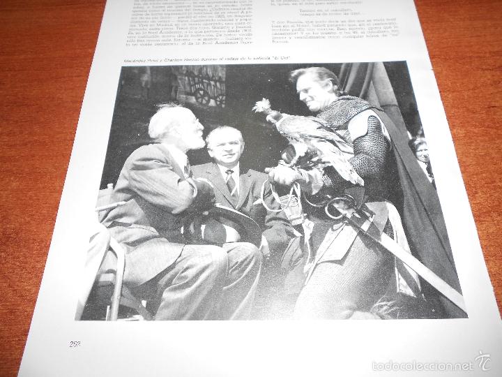 Coleccionismo de Revistas y Peri&oacute;dicos: RETAL DE LIBRO DE NOTICIAS DE 1968: CURIOSA FOTO DE D. RAM&Oacute;N MENEDEZ PIDAL Y CHARLTON HESTON