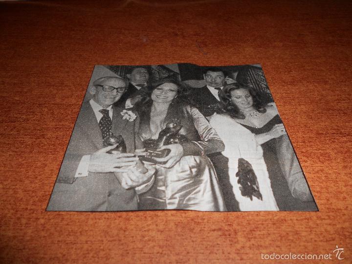 Coleccionismo de Revistas y Peri&oacute;dicos: RECORTE PRENSA 1978: ROC&Iacute;O JURADO CON EL GENERAL GUTIERREZ MELLADO, CARMEN SEVILLA Y PIO CABANILLAS