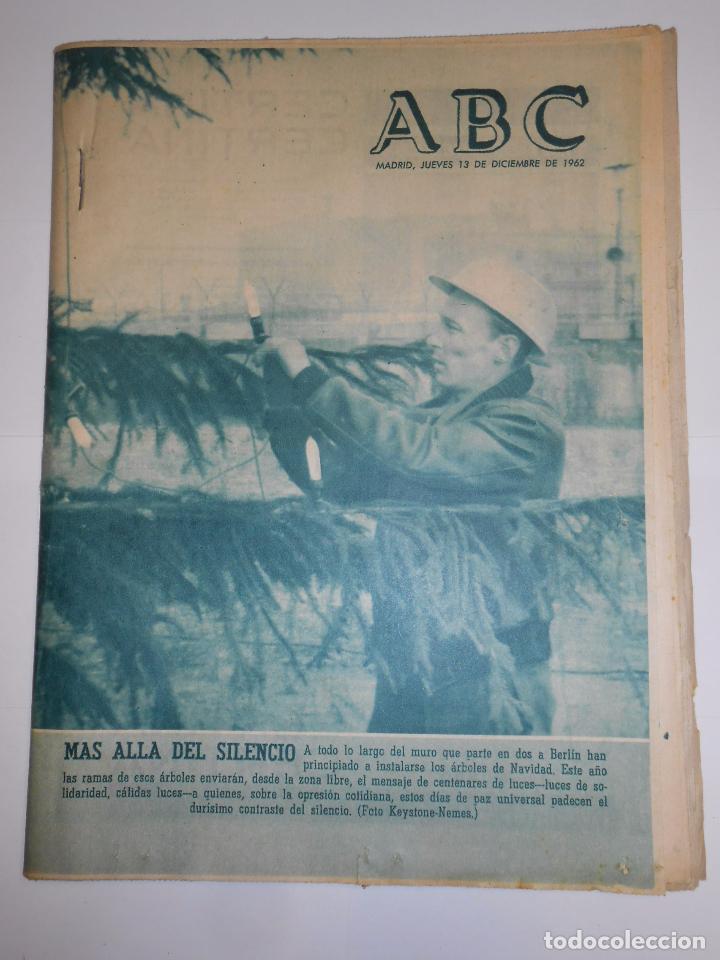 Coleccionismo de revistas y peri&oacute;dicos: PERIODICO ABC DOMINGO 13 DE DICIEMBRE DE 1962. ESPECIAL VIDA EN EL MURO DE BERLIN. TDKR24