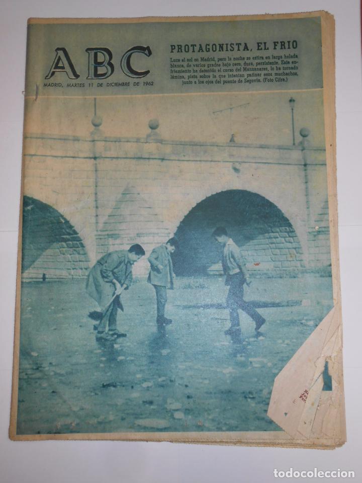 Coleccionismo de revistas y peri&oacute;dicos: PERIODICO ABC MARTES 11 DE DICIEMBRE DE 1962 RIO MANZANARES HELADO. PUENTE DE SEGOVIA. MADRID TDKR24