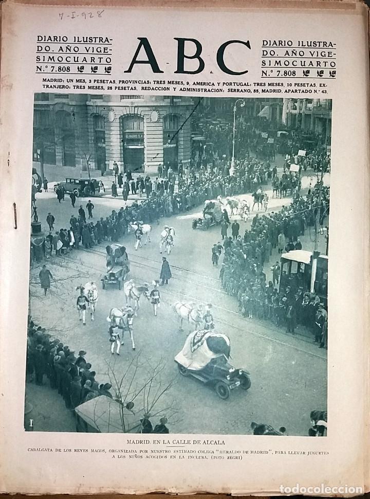 Collectionnisme de Revues et Journaux: N&ordm; 7808 ABC 7 ENERO 1928. CABALGATA REYES MADRID - REPARTO DE JUGUETES