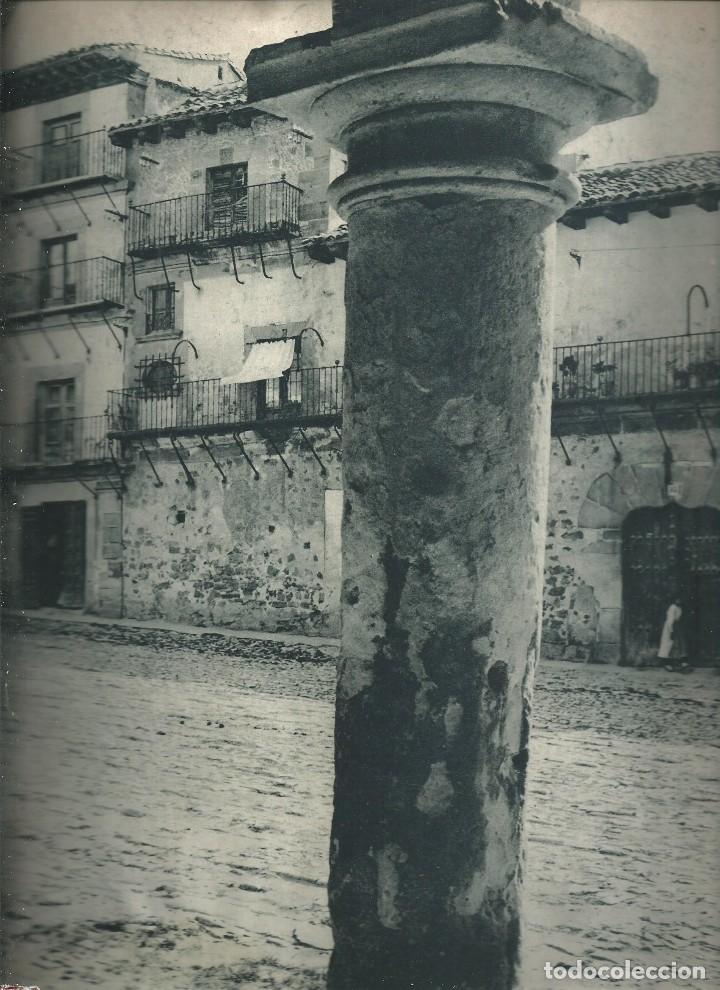 Collection Magazines and Newspapers: REVISTA LA ESFERA DIC 1927. DOBLE PAGINA PLAZA DE SIG&Uuml;ENZA SOLAR S.IGNACIO DE LOYOLA PRIEGO CORDOBA