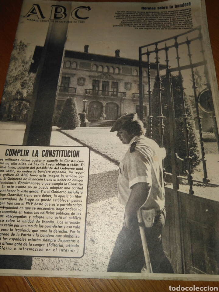 Coleccionismo de revistas y peri&oacute;dicos: ABC 10 de octubre 1983, NORMAS SOBRE LA BANDERA, CUMPLIR LA CONSTITUCI&Oacute;N.