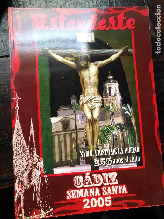 Coleccionismo de Revistas y Peri&oacute;dicos: publicacion cadiz revista estandarte semana santa cadiz 2005
