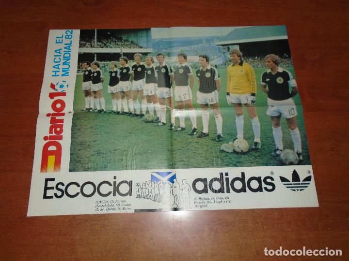 Coleccionismo de revistas y peri&oacute;dicos: POSTER EN PRENSA 1982: SELECCI&Oacute;N DE ESCOCIA. ADIDAS
