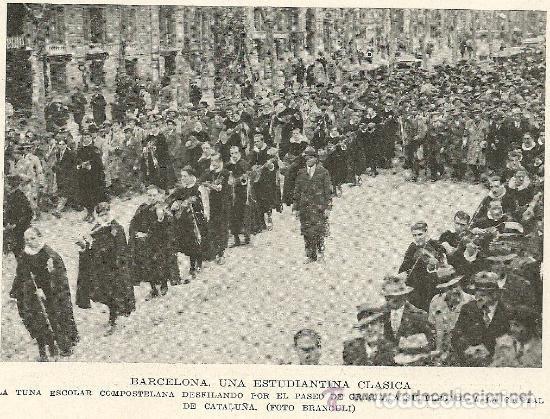 Sammeln von Zeitschriften und Zeitungen: Tuna Escolar Compostelana desfilando por el Paseo de Gracia de Barcelona - 1930
