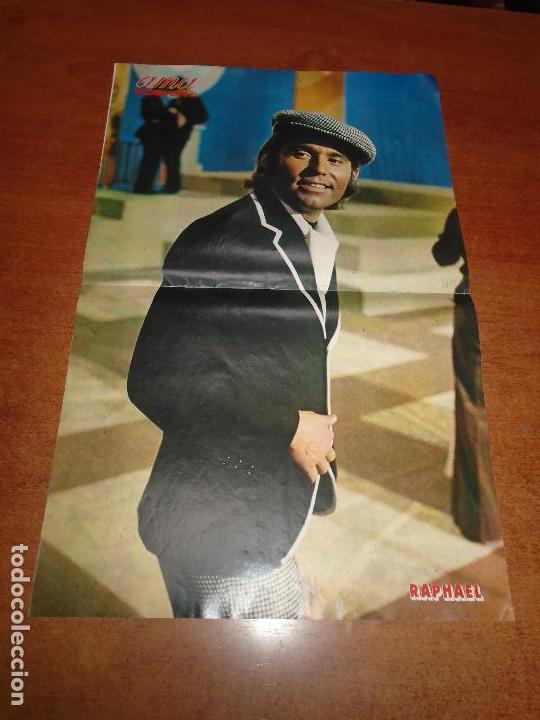 Coleccionismo de revistas y peri&oacute;dicos: POSTER DE RAPHAEL - Foto 1