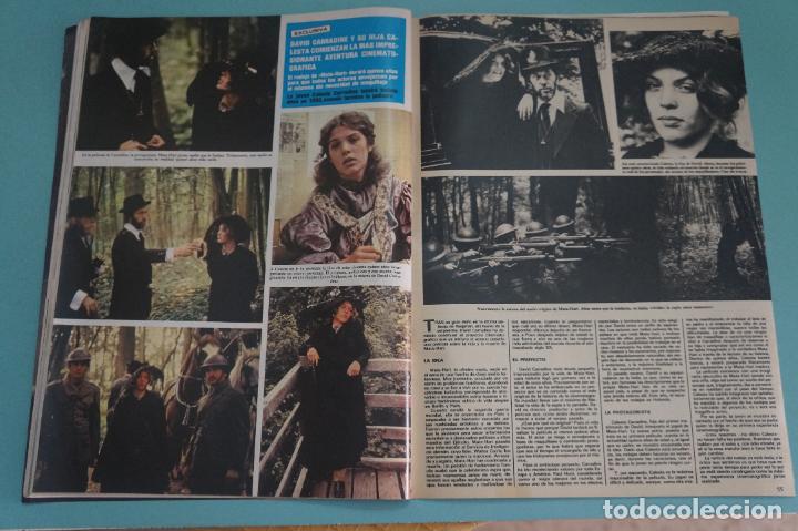 Coleccionismo de Revistas y Peri&oacute;dicos: RECORTE REPORTAJE CLIPPING DE DAVID CARRADINE Y SU HIJA CALESTA REVISTA SEMANA N&ordm; 2010 PAG 54-55 L61