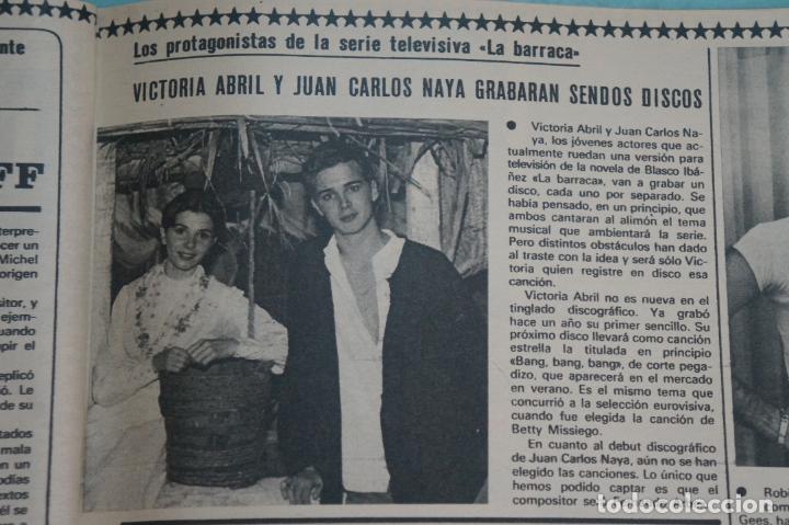Coleccionismo de Revistas y Peri&oacute;dicos: RECORTE REPORTAJE CLIPPING DE VICTORIA ABRIL Y JUAN CARLOS NAYA REVISTA SEMANA N&ordm; 2040 PAG 69 L47