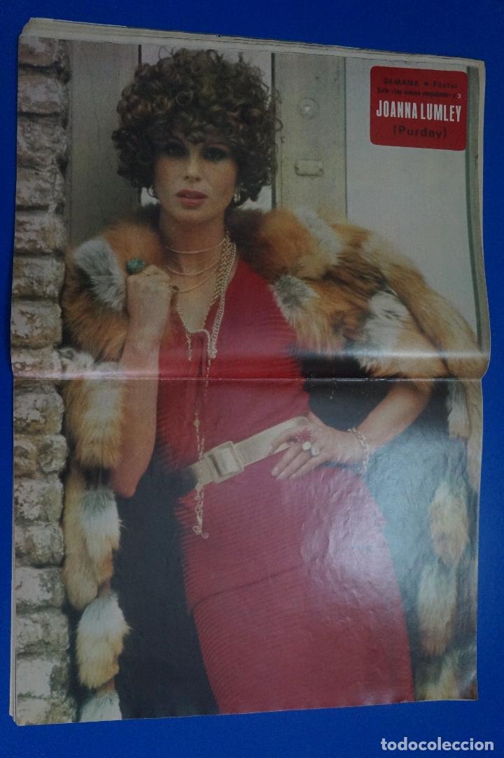Collection Magazines and Newspapers: RECORTE REPORTAJE CLIPPING DE POSTER SEMANA JOANNA LUMLEY PURDEY REVISTA SEMANA N&ordm; 2159 PAG 48-49