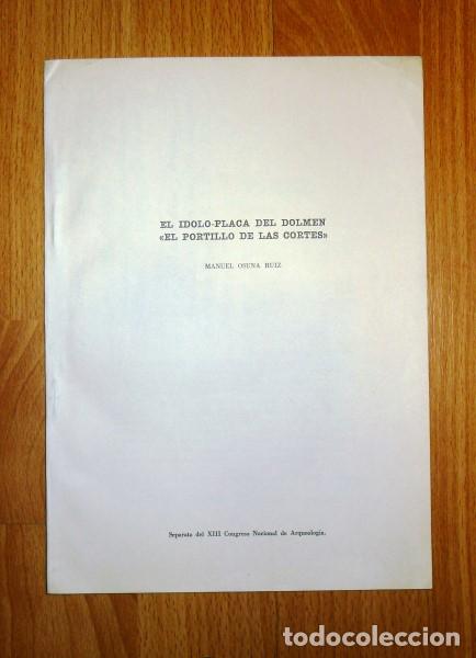 Sammeln von Zeitschriften und Zeitungen: OSUNA RUIZ, Manuel. El &iacute;dolo-placa del dolmen El Portillo de las Cortes. - [SEPARATA]