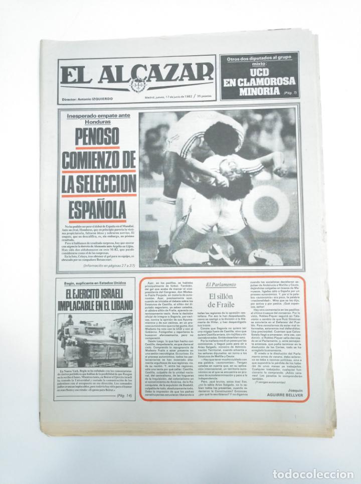 Coleccionismo de Revistas y Peri&oacute;dicos: PERIODICO EL ALCAZAR. 17 JUNIO 1982. PENOSO COMIENZO DE LA SELECCION ESPA&Ntilde;OLA MUNDIAL 82'. CAR132