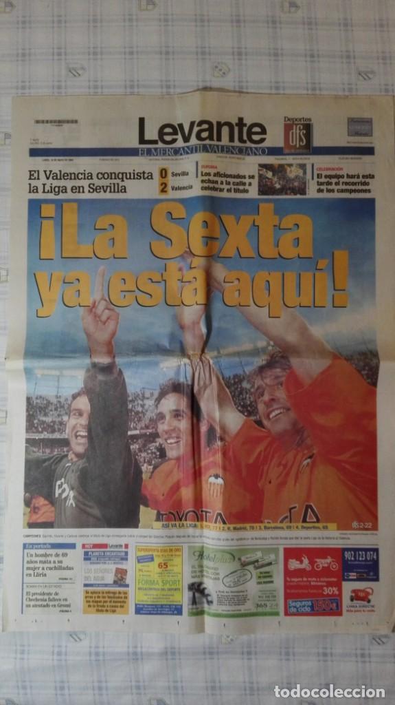 Coleccionismo de revistas y peri&oacute;dicos: VALENCIA C.F. CAMPE&Oacute;N LIGA 2003-2004 SEVILLA CF 0 VCF 2-PERI&Oacute;DICO LEVANTE EMV 10-05-2004.LA 6&ordf; LIGA.