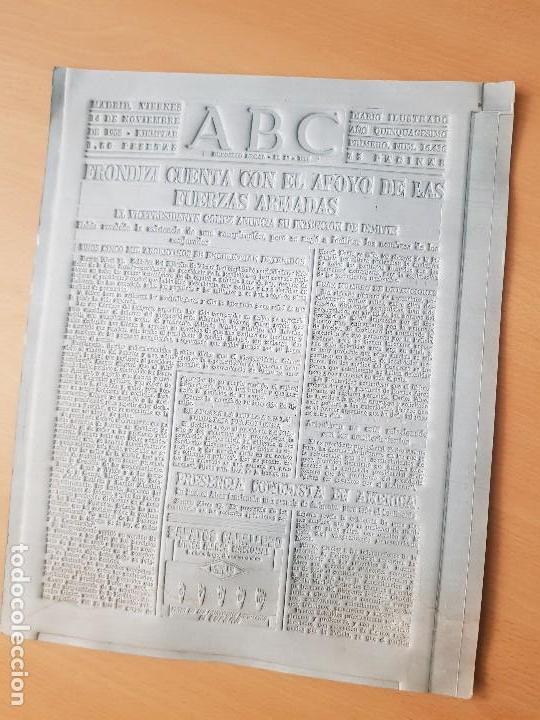 Coleccionismo de Revistas y Peri&oacute;dicos: PLANCHA CARTON MOLDE CARTON PERI&Oacute;DICO ABC 1958 MADRID