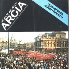 Coleccionismo de Revistas y Periódicos: ZERUKO ARGIA. 751. SEPTIEMBRE 1977. PARIS ETA MADRIL HERRIA EZIN HIL. Lote 148820886