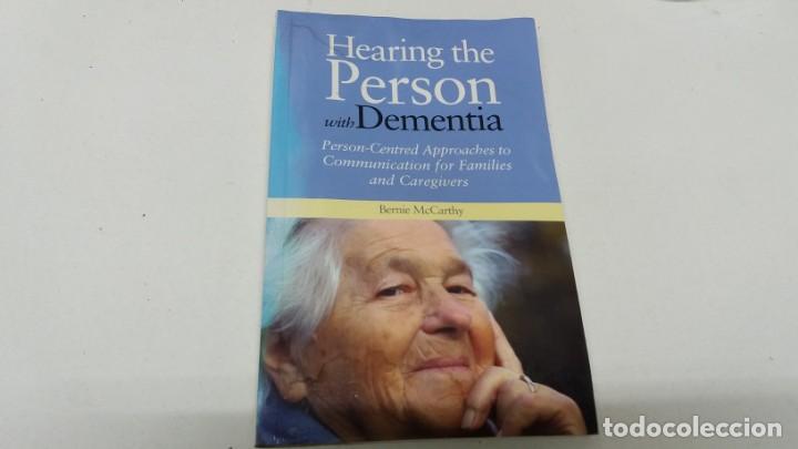 Coleccionismo de revistas y peri&oacute;dicos: Libro de HEARING THE PERSON with DEMENTIA centred approaches to communication for families and