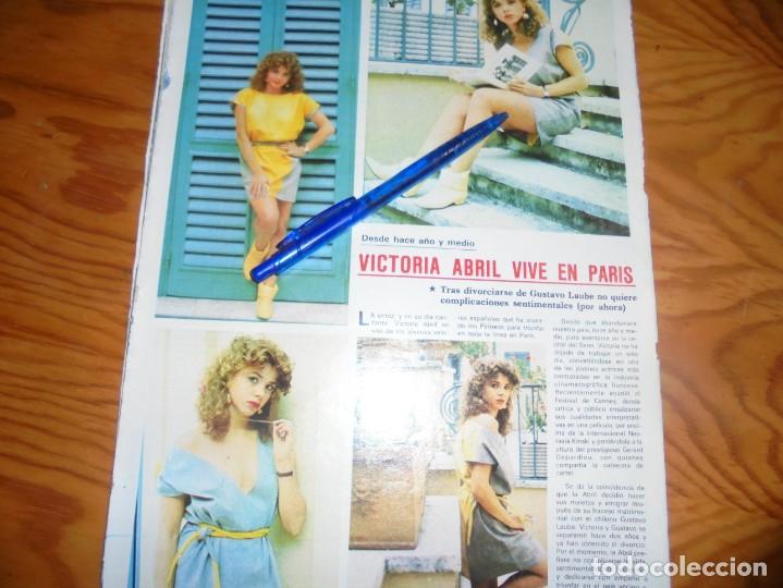 Coleccionismo de revistas y peri&oacute;dicos: RECORTE : VICTORIA ABRIL, VIVE EN PARIS. SEMANA, AGTO 1983 ()