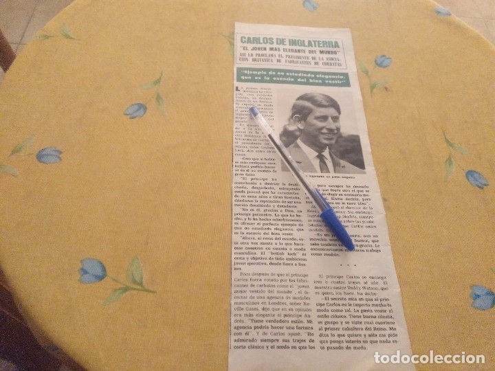 Collection Magazines and Newspapers: ANTIGUO RECORTE REVISTA 1977 CARLOS DE INGLATERRA EL JOVEN MAS ELEGANTE DEL MUNDO