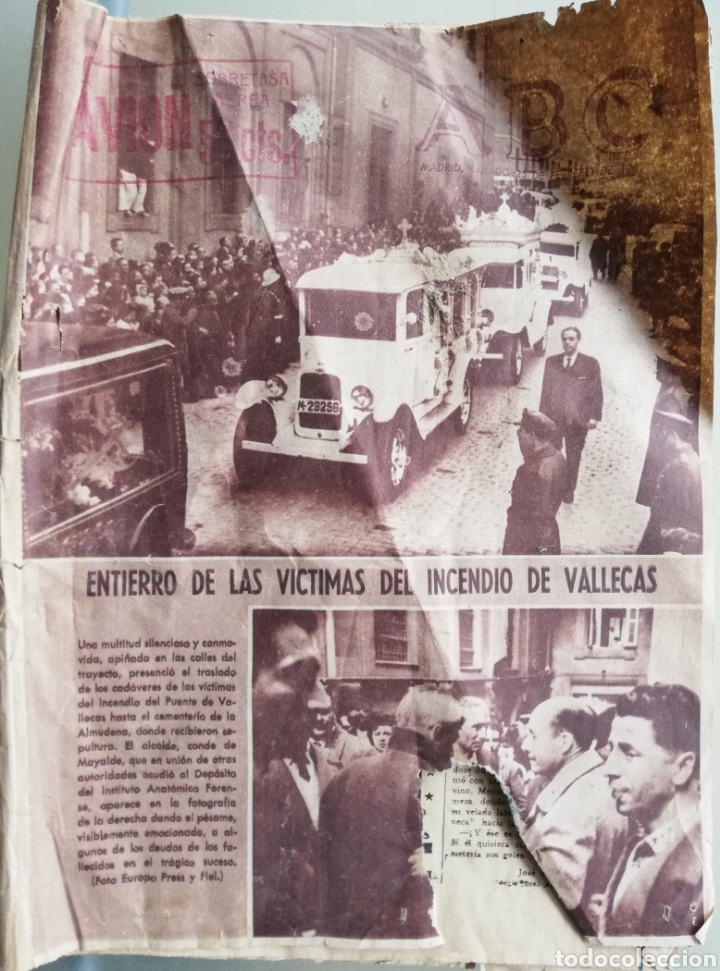 Coleccionismo de Revistas y Peri&oacute;dicos: ABC 25 FEBRERO 1961 - Entierro v&iacute;ctimas incendio Vallecas