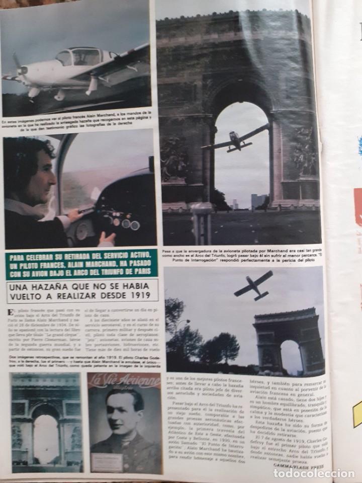 Sammeln von Zeitschriften und Zeitungen: alain marchand pasa con un avion bajo el arco del triunfo de paris