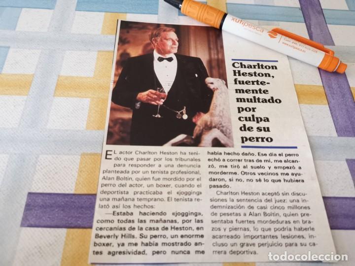 Coleccionismo de Revistas y Peri&oacute;dicos: CHARLTON HESTON FUERTEMENTE MULTADO POR CULPA DE SU PERRO RECORTE REVISTA 1988