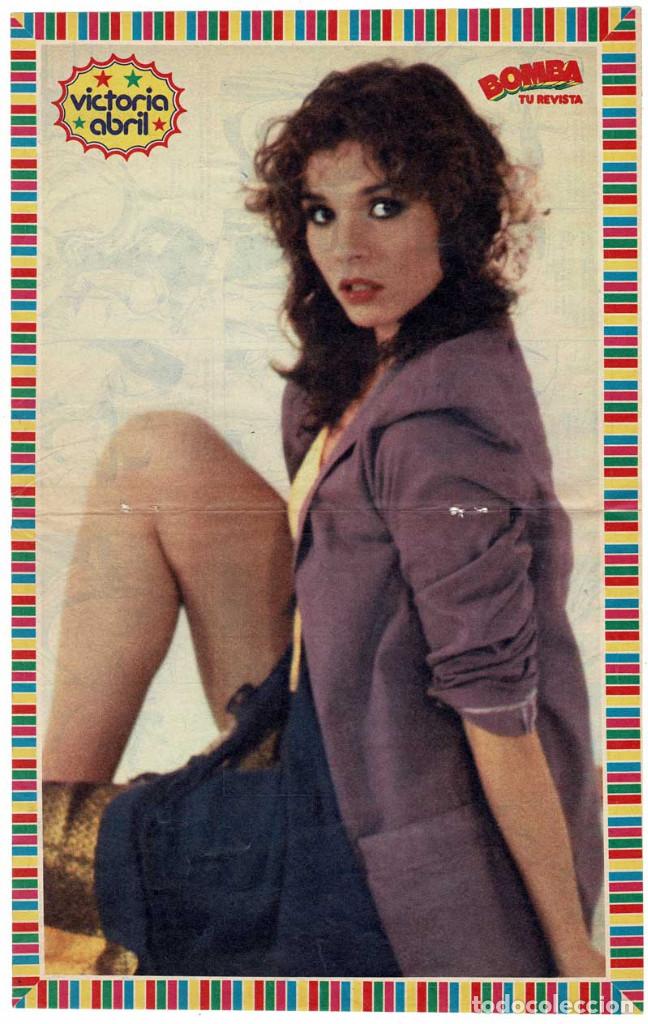 Coleccionismo de revistas y peri&oacute;dicos: Poster de Victoria Abril. Revista Bomba