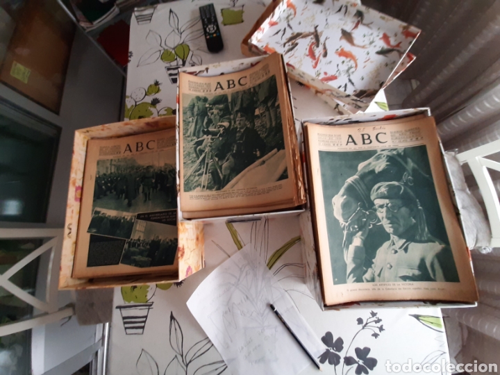 Coleccionismo de Revistas y Peri&oacute;dicos: 165 ejemplares del ABC todos de 1939 m&aacute;s otros peri&oacute;dicos varios