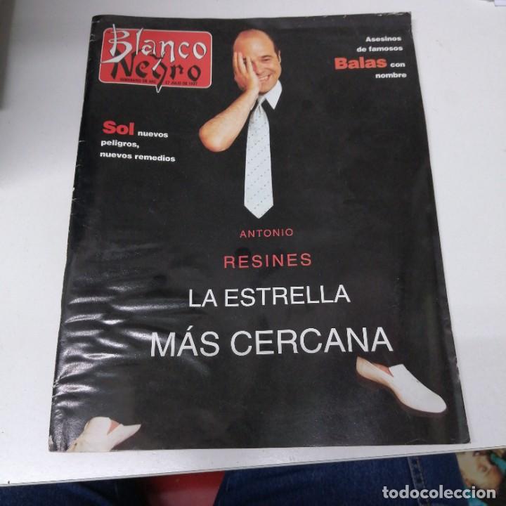Coleccionismo de Revistas y Peri&oacute;dicos: BLANCO Y NEGRO ABC 4074 Antonio Resines Juan Pardo Juanma Bajo Ulloa Fleetwood Mac Menchu Escobar