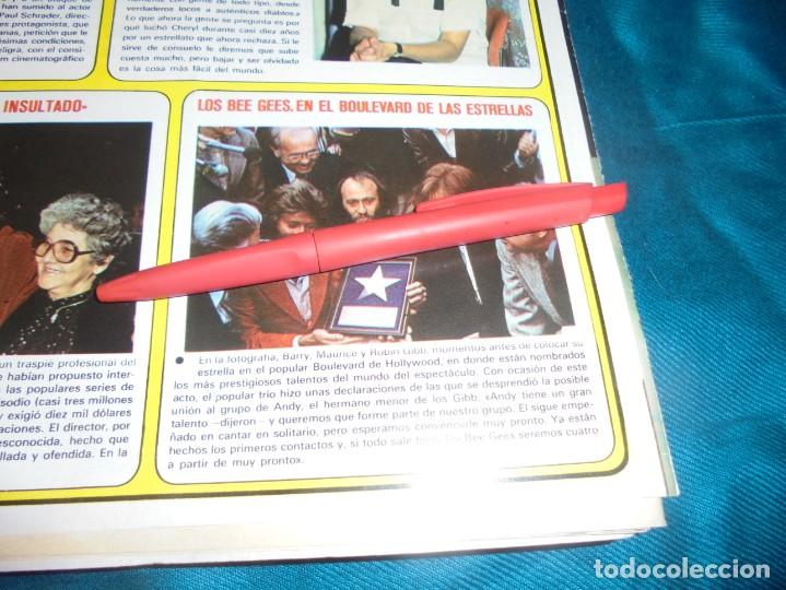 Coleccionismo de revistas y peri&oacute;dicos: RECORTE : LOS BEE GEES EN EL BOULEVARD DE LAS ESTRELLAS. SEMANA, MARZO 1979 (#)