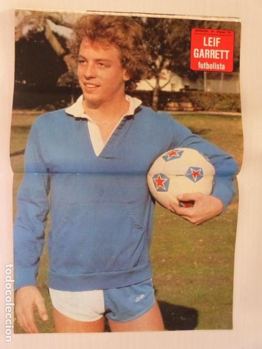 Coleccionismo de Revistas y Peri&oacute;dicos: RECORTE CLIPPING DE POSTER LEIF GARRETT FUTBOLISTA REVISTA SEMANA N&ordm; 2142 PAG. 44 Y 45 L18
